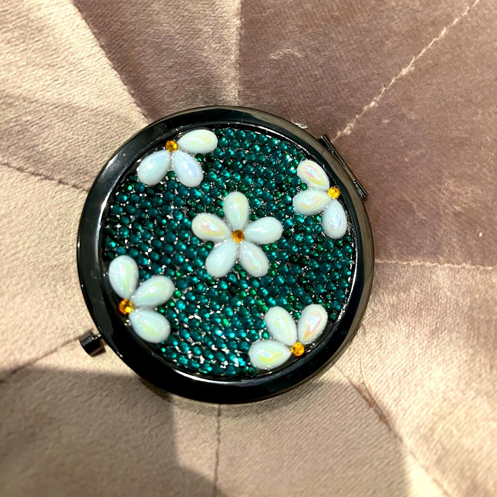 Flower rhinestone compact mirror